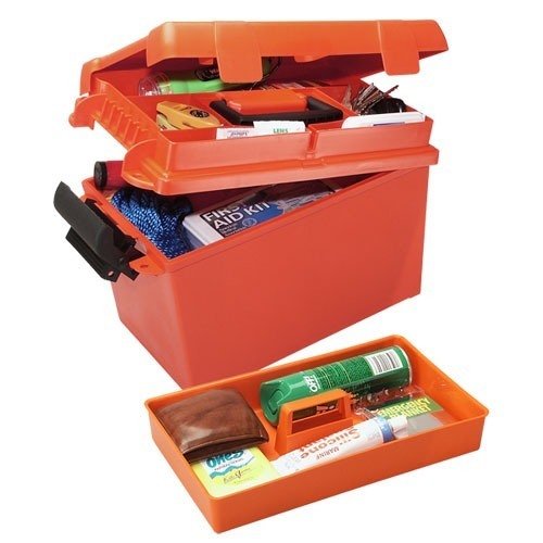 MTM Sportsmen's Plus Utility Dry Box är O-Ring tätad för att skydda dina värdesaker från fukt och skräp, perfekt för jägare och friluftsentusiaster.