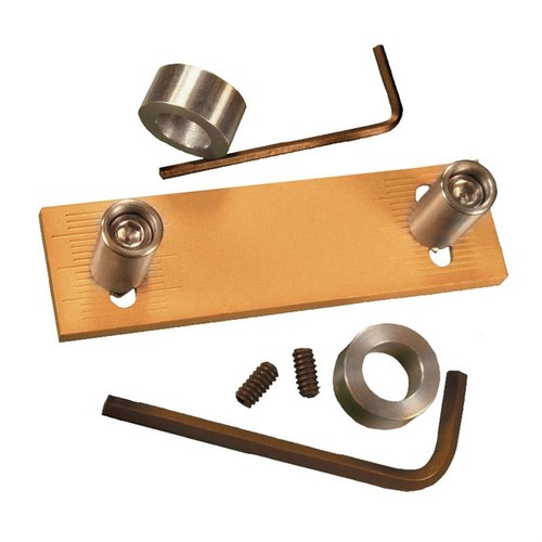Justerbart comb hardware för perfekt passform vid skytte, med fyra justeringsmöjligheter och tydliga markeringar för exakt inställning. Aluminiumkonstruktion.