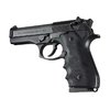 HOGUE:s handfyllande grips i gummi och trä absorberar rekyl och ger bättre greppkontroll med fingergrooves, perfekt för Beretta 92.