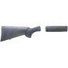 HOGUE:s övermoldade shotgun stock och forend-set ger en hållbar och greppvänlig lösning för 12GA, med dämpning och anpassad längd för optimal användning.