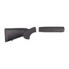 HOGUE OVERMOLDED SHOTGUN STOCK & FOREND SET ger hållbarhet och ett överlägset grepp med en gummicoated yta, perfekt för både skyttar med och utan handskar.