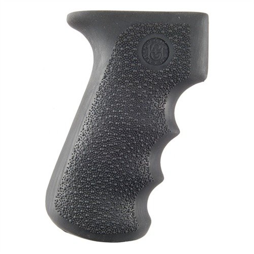 HOGUE AK-47 Pistol Grip i gummi ger ett fast grepp, ökar skjutkomforten med sin ortopediska form och halkfria yta, passar AK-47/74 och är slitstark.