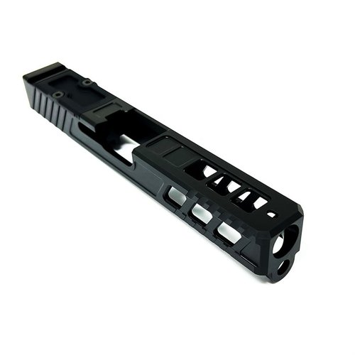 MARKSMAN V4 Slide för Glock G17 är tillverkad av hållbart 17-4 rostfritt stål, har RMR-mönster, fram- och bakserreringar samt QPQ Nitride-beläggning.