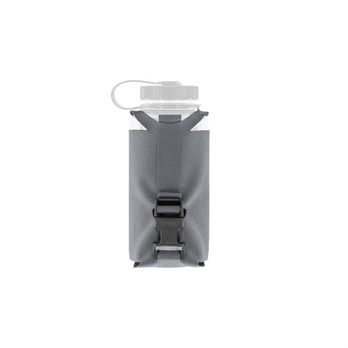 Spiritus Systems Nalgene® Water Bottle Pouch är lätt, formpassande och säker, designad för MOLLE och har praktiska öglor för att fästa flaskan.