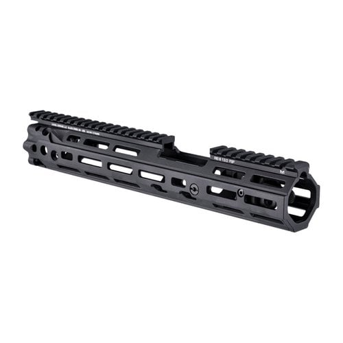 Daniel Defense RIS III Rail erbjuder en lätt och hållbar konstruktion i flygplansklassad aluminium, med M-LOK fästen och fri-svängande pipdesign för ökad precision.