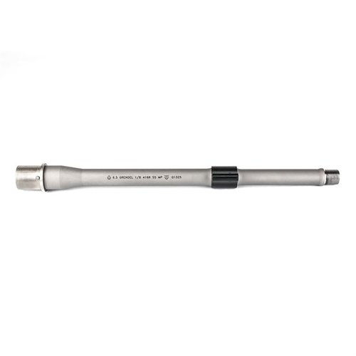 AR-15 PREMIUM SERIES 6.5 Grendel 12.5" är tillverkad av 416R rostfritt stål, har en Nickel Boron-belagd M4 matningsramp och erbjuder perfekt balans mellan vikt och styvhet.