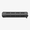 B5 SYSTEMS AR-15 HANDGUARDS M-LOK erbjuder en slimmad design med ökad ergonomi, inbyggd handstop och sex M-LOK fästen för maximal funktionalitet.
