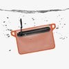 DAKA Waterproof Window Pouch är 100% vattentät med YKK-zippers, paracord draghandtag och genomskinlig fönsterpanel för enkel identifiering av innehåll.