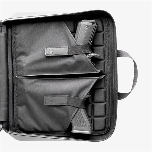 DAKA Double Pistol Case skyddar dina pistoler med två stora fickor, åtta magasinband och vattenresistent YKK® AquaGuard® dragkedja för säker transport.