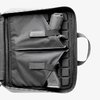 DAKA Double Pistol Case skyddar dina pistoler med två stora fickor, åtta magasinband och vattenresistent YKK® AquaGuard® dragkedja för säker transport.