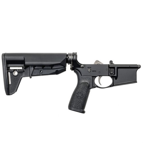 AR-15 Complete Widebody Lower Receiver med Mod-2-SOPMOD Stock erbjuder högkvalitativa komponenter, inklusive BCM PNT™ Trigger och hållbar aluminiumkonstruktion.