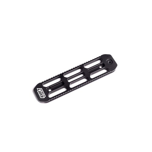 ARCALOCK Dovetail Rail 6" M-LOK erbjuder mekanisk låsning, kompatibilitet med standard Arca-tillbehör och är tillverkad av hållbar 6061-T6 aluminium.
