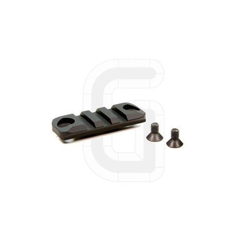 HK SMR Accessory Rail från Geissele är tillverkad av milspec-anodiserad aluminium och erbjuder 3 eller 7 Picatinny-slots för montering av tillbehör som lampor och grepp.