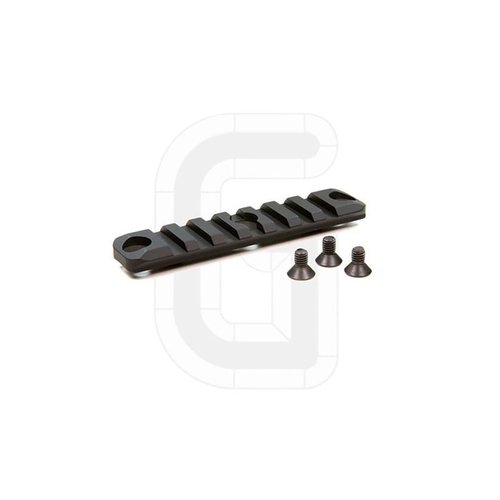HK SMR 3-Hole Accessory Rail i svart är tillverkad av milspec-anodiserad aluminium och möjliggör montering av 1913 Picatinny-tillbehör med 7 slots.
