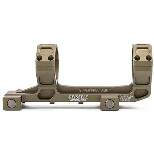 Geissele Super Precision AR-15 mounts erbjuder säker montering med 1,400 pounds klämkraft, tillverkas av en enda aluminiumdel för optimal passform och hållbarhet.