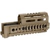 Midwest Industries AK Alpha Series Quad Rail Handguard erbjuder flexibilitet, lätt aluminiumkonstruktion och flera fästen för tillbehör, perfekt för AKM-vapen.