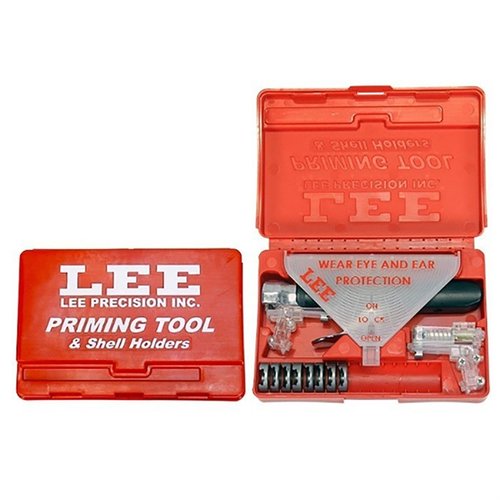 AUTO PRIMING TOOL KIT från LEE PRECISION erbjuder en praktisk lagringslösning med 8 populära shell holders och fungerar med över 130 olika patroner.