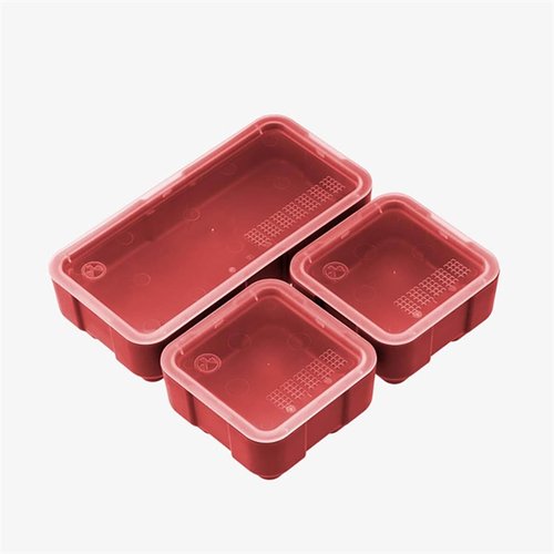 DAKA Bins är robusta och stapelbara förvaringlösningar med transparenta lock för enkel identifiering, designade för att passa DAKA GRID Organizer.