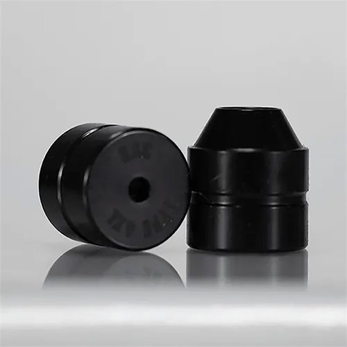 INFINITY APS Die är den enda kulseatningsdiesen du behöver, med 6 olika seating stems och 2 centreringshylsor för högkvalitativ ammunition från 20 till 338 kaliber.