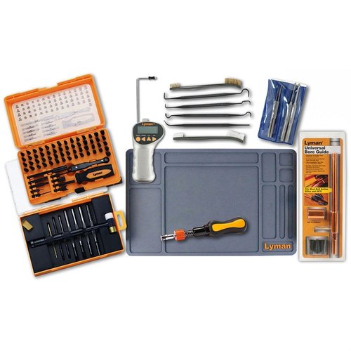 ULTIMATE GUNSMITH KIT från LYMAN erbjuder alla nödvändiga verktyg för professionellt och effektivt vapenunderhåll, inklusive hammare, skruvmejslar och mätinstrument.