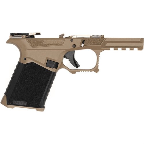 SCT 19 Overmold Frame erbjuder ett ergonomiskt grepp, aggressiv textur, flared mag well och är kompatibel med Glock® Gen 3, perfekt för byggen av pistoler.