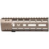 Aero Precision GEN-2 Enhanced M-LOK handguard erbjuder en lättviktsdesign med fri svävning, anti-rotationsflikar och en kontinuerlig picatinny-övre skena.
