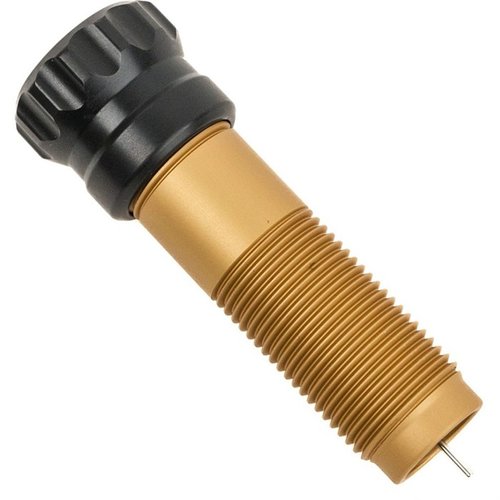 ZERO UNIVERSAL DECAPPING DIE från AREA 419 gör avlägsnande av tändhattarna enkelt och problemfritt, med en fjädrad avdragspinne och kompatibilitet med alla vanliga pressar.