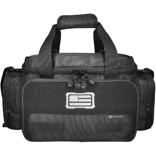 1680D TACTICAL RANGE BAG är slitstark och funktionell med flera fickor, MOLLE-webb, och en justerbar axelrem för enkel transport. Perfekt för skjutbanan!