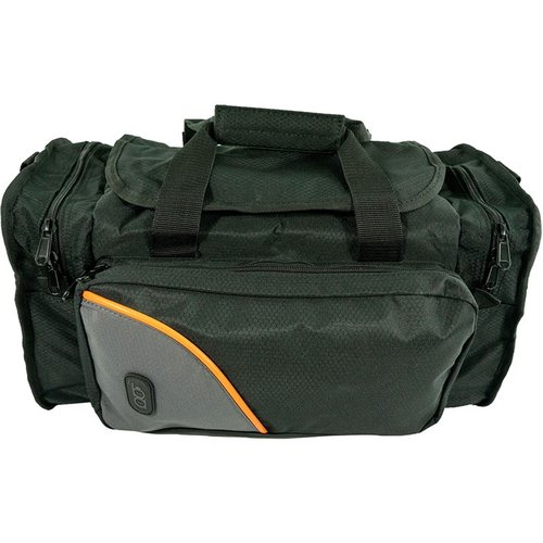 BOB ALLEN CLUB SERIES RANGE BAG är tillverkad av ripstop nylon, har vadderade fickor för pistoler, och flera fack för skyddsglasögon och hörselskydd.
