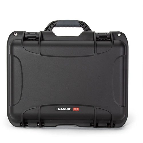 NANUK 920 är en lätt och hållbar hård väska som skyddar din utrustning mot stötar och väder, perfekt för vapen, kameror och medicinsk utrustning.