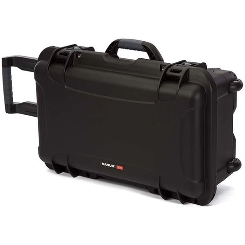 NANUK 935 är en vattentät och slitstark transportväska med lätt NK-7 resin, PowerClaw låssystem och ett smart utdragbart handtag för enkel transport.