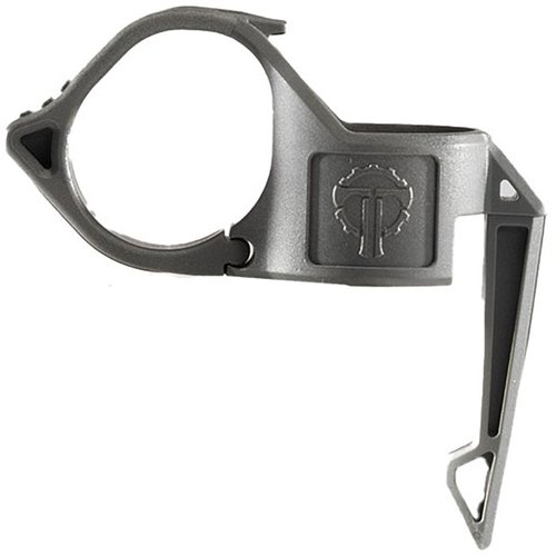 SwitchBack DF ger ett ergonomiskt grepp och snabb åtkomst av din SureFire-lampa med ett robust fickklipp och ett mångsidigt finger ring för säker användning.