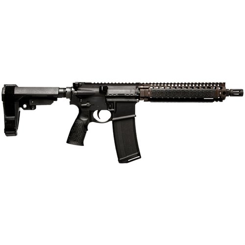 MK18 5.56 NATO-pistolen erbjuder en 10,3" kallhamrad pipa, justerbart stabiliserande stöd och en ergonomisk design för både vänster- och högerhänta.