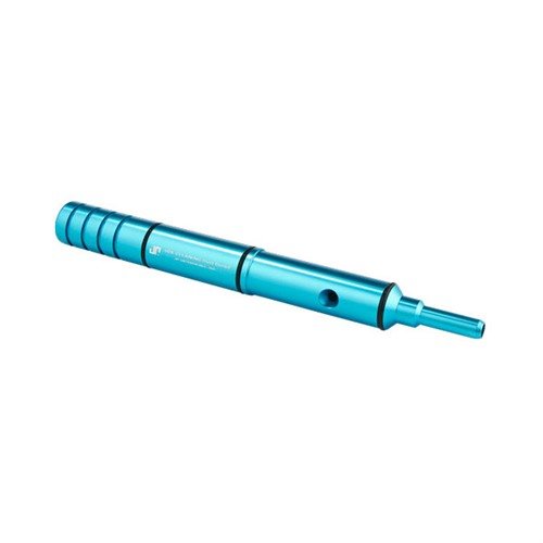 Denna AR-15/308 AR Cleaning Rod Guide skyddar krona, hals och kammare vid rengöring, och förhindrar att rengöringsmedel når nedre mottagaren.