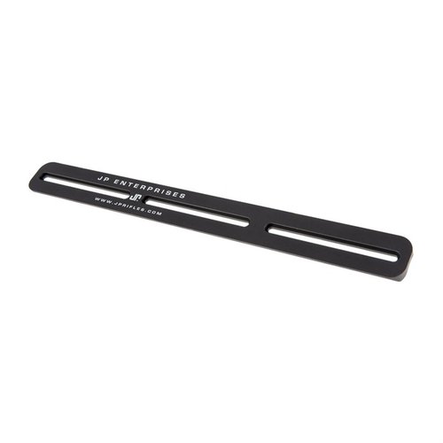 MK III Arca-Swiss adapter ger snabb justering för bipod och tripod, stabil plattform för skytte och är kompatibel med flera handguards i robust aluminium.