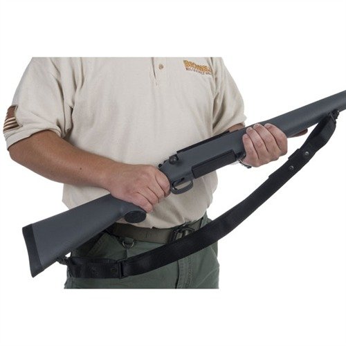 SUPER SLING® erbjuder snabb, enhandsjustering för alla skjutpositioner. Ingen behov av spännen, hållbar nylon och justerbar längd för optimal passform.