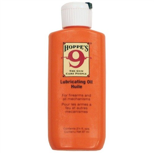 HOPPE'S OIL är en utmärkt allroundolja för vapen och sportutrustning, tillgänglig i 2,25 oz flaska eller 10 oz aerosol för enkel applicering.