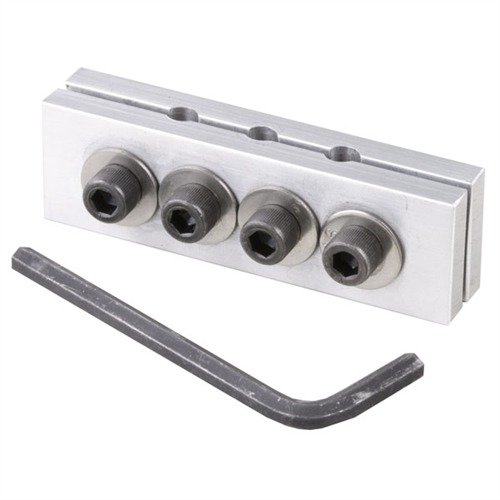 Detta verktyg gör det enkelt att snabbt ta bort och återinstallera screw-in extractor rods utan att skada rod eller cylinder yoke, perfekt för Smith & Wesson och Ruger.