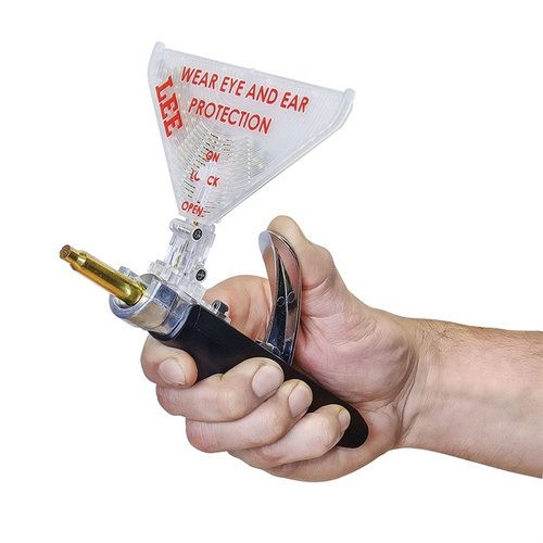 Lee Auto-Prime XR handprimingverktyg erbjuder ergonomisk design, patentpending elevator pin för säkerhet och fyrkantiga magasin för enkel användning av alla primer märken.
