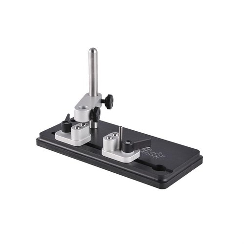 Sinclair Concentricity Gauge är lättanvänd och exakt, designad för att mäta runout på hylsor upp till 50 BMG med justerbara lagerblock för olika längder.