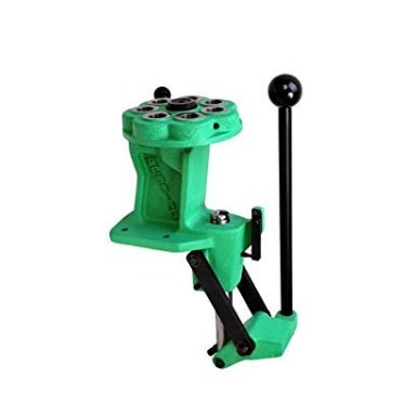 T-7 Turret Press från Redding erbjuder en robust gjutjärnskonstruktion, sju stationer för dies och exakt justering för effektiv omladdning.