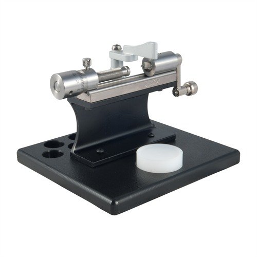 L.E. Wilson Stainless Micro Trimmer & Platform Kit erbjuder precision och enkelhet med justeringar i .001", perfekt för trimning av hylsor med exakt längd.