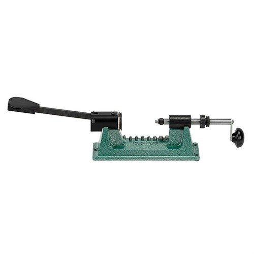 Trim Pro 2 är en manuell hylstrimmer med fjädrande universell hylshållare för exakt trimning, justeringar i längd och passar många hylsor från 5.7x28mm till .338 Lapua.