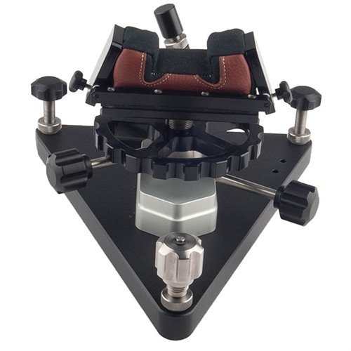 SINCLAIR Competition Shooting Rest erbjuder en robust och mobil plattform med en låg tyngdpunkt, enkel justering och ambidextrös design för maximal precision.