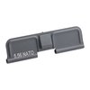 Wilson Combat AR-15 Ejection Port Covers gör det enkelt att identifiera olika kalibrar. Med Black Armor-Tuff® yta, ersätter den din befintliga ejection port cover.